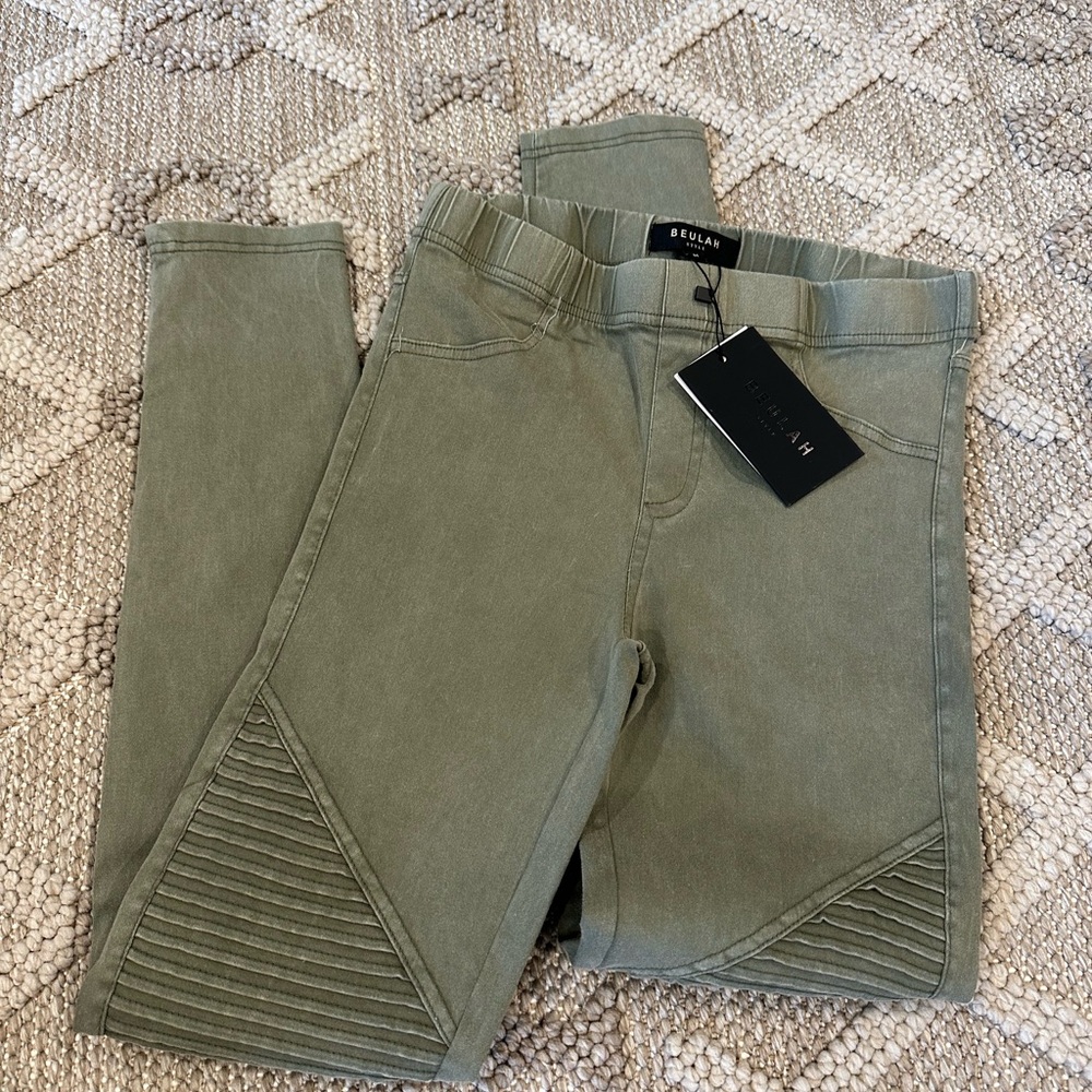 Beulah Green Ribbed Leggings with Stretch Fit